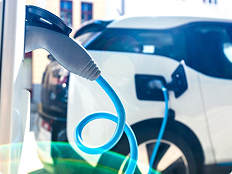 Ein Elektroauto wird geladen